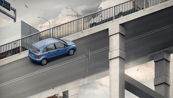 青色の車はどこを走ってるだろうか？