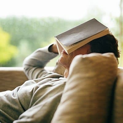 앉아서 책, 잡지, 신문들을 읽을 때 졸린 편인가요?