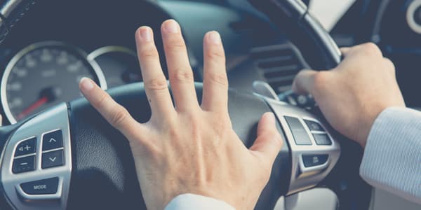 운전할 때, 이 중 그나마 참을 수 있는 상황은?