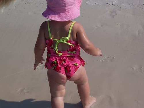 길을 걷는데 속옷이 자꾸 낀다. 당신의 반응은?