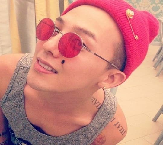 친구의 얼굴에 무언가 묻어있다! 당신의 행동은?